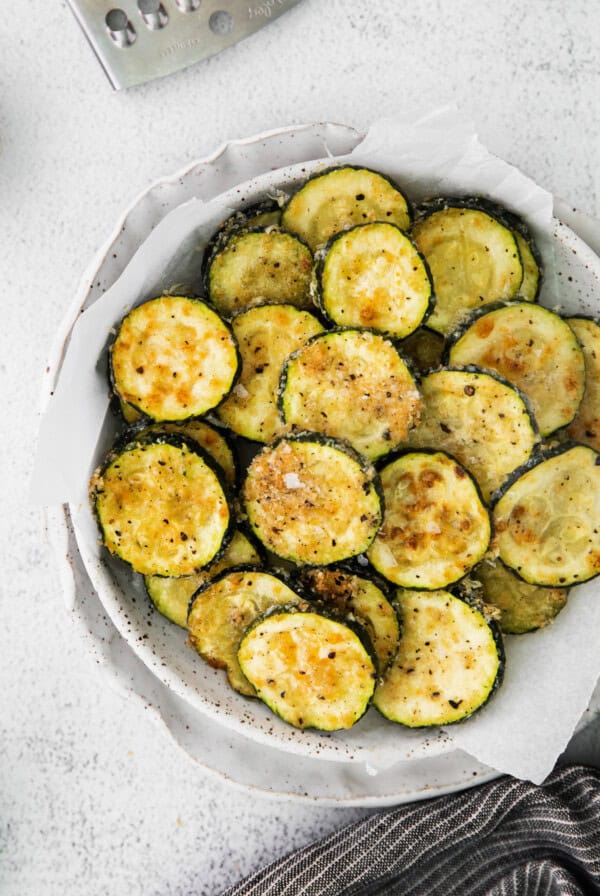 air fryer zucchini in a bowl