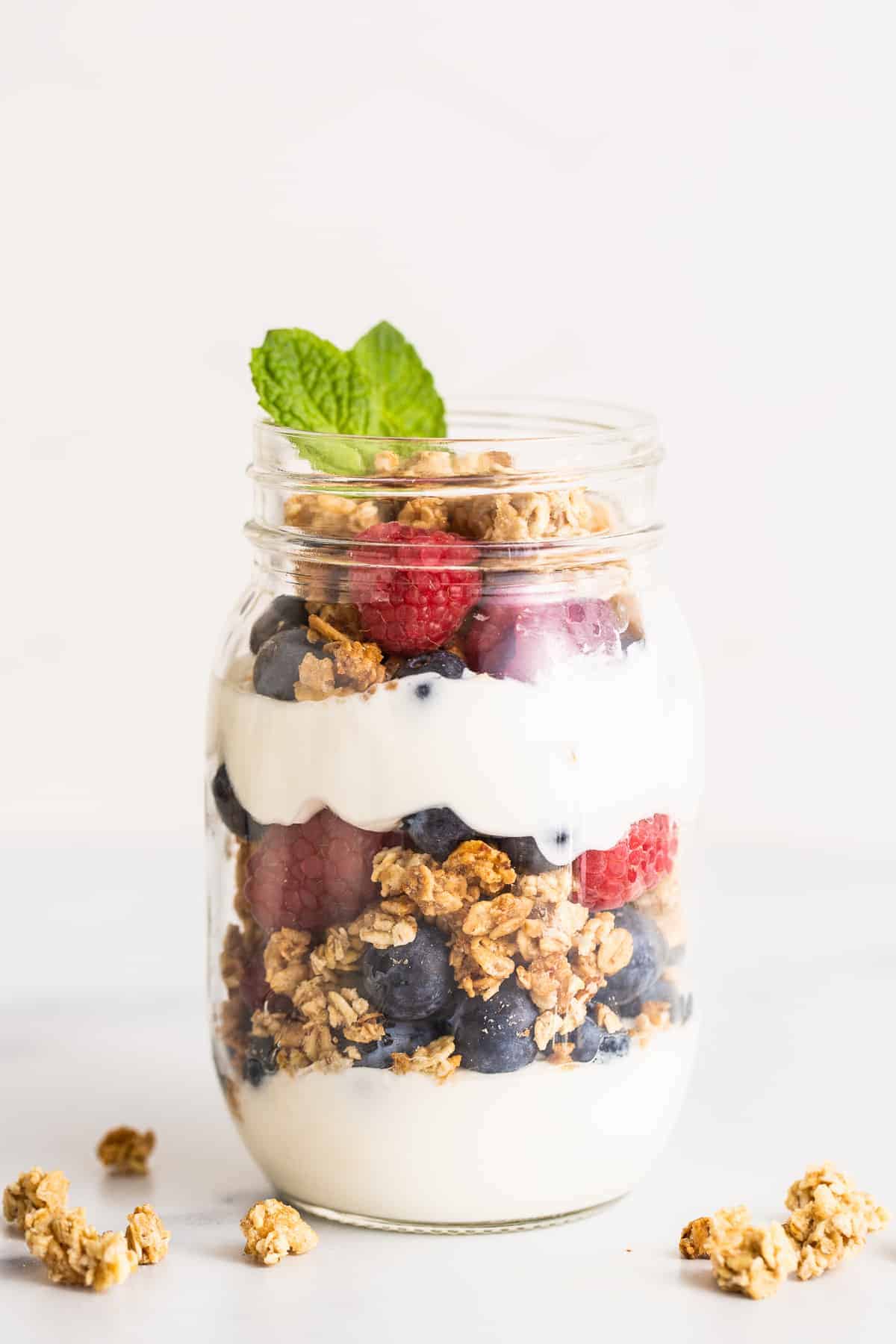 Layer up Greek yogurt, fresh berries, and your favorite granola for a delightful homemade yogurt parfait! yogurt parfait in a mason jar