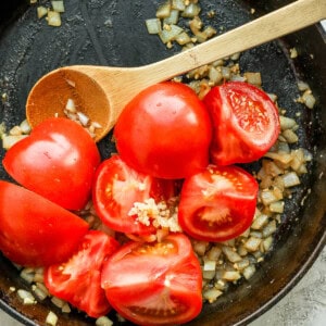 tomatoes in pan.