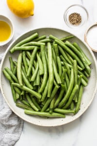 Trimmed green beans in a bowl.